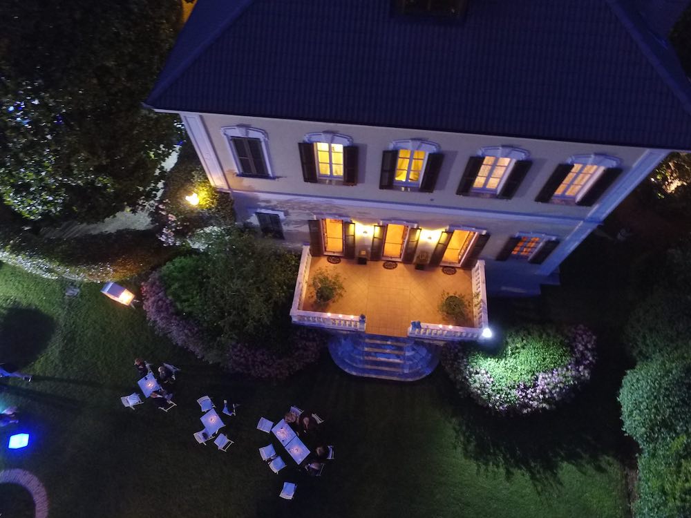 Villa Umberto di notte con il drone
